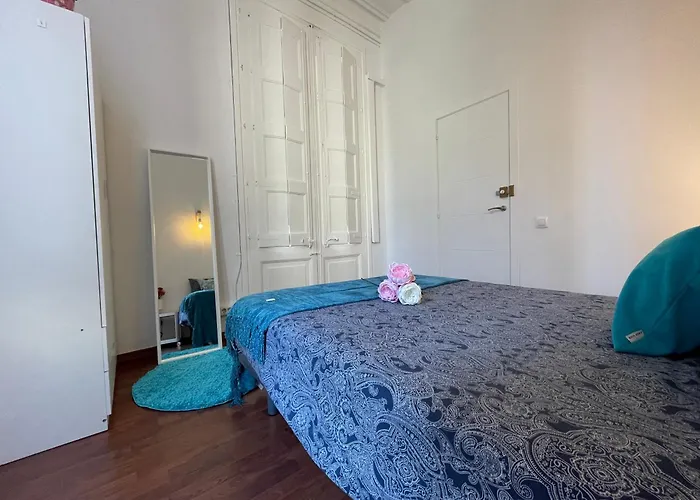 Hostel In Heart Of Gothic Barcelona
